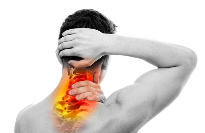 Một triệu chứng của bệnh hoại tử xương cổ tử cung là đau liên tục hoặc đau nhói. 