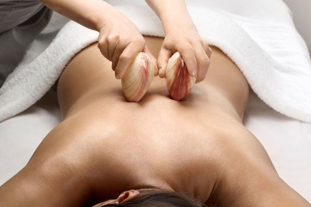 Phương pháp giảm đau khi bị thoái hóa khớp là xoa bóp